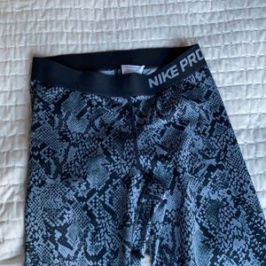 Nike Pro capri leggings